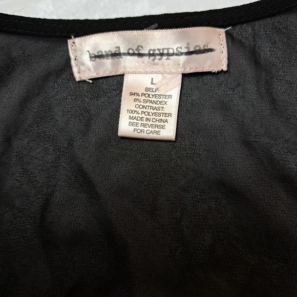 BAND of Gypsies Velvet Crop Top - Picture 8 of 10